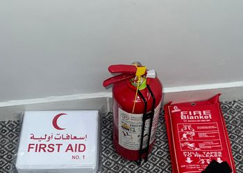 استديو بسرير مفرد وأثاث مريح 