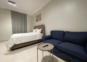 استديو بدخول ذاتي وسرير ماستر