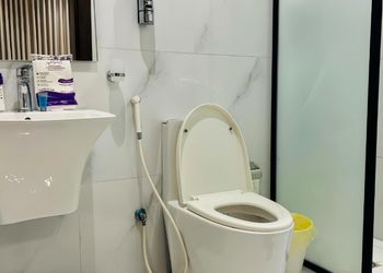 شقة بغرفتين نوم وصالة واسعة 