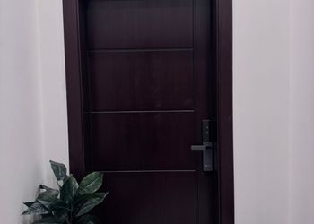 استديو بسرير ماستر وجلسة مريحة 