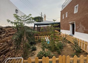 شقة بغرفة معيشة وغرفة نوم 