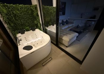 شقة بصالة مريحة وتصميم أنيق