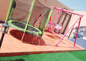 استراحة بمسطح اخضر ومجالس