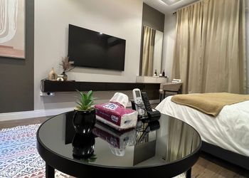 استديو بأثاث مريح وبسيط 