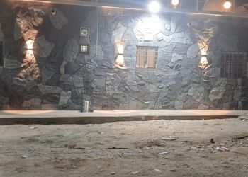استراحة بجلسة خارجية وألعاب أطفال