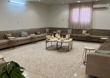 استراحة بمجلس وفناء خارجي 