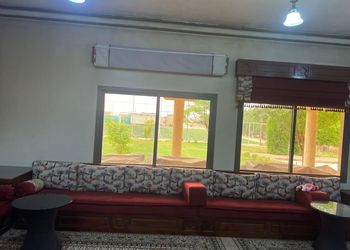 مزرعة بمناظر خلابة وجلسات خارجية 