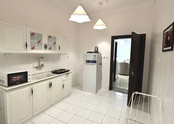 شقة بغرفتين نوم وصالة 