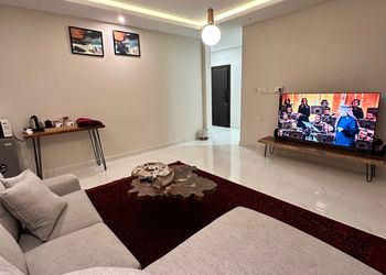 شقة بصالة أنيقة ودخول ذاتي 