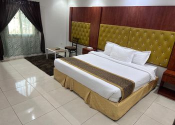 استديو بأثاث مريح وبسيط 