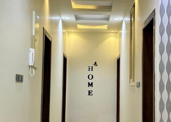شقة بغرفة معيشة وغرفتين نوم 