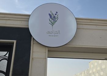 شاليه بغرفة نوم مطلة على المسبح 