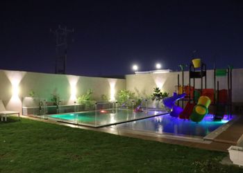 شاليه بمسبح وألعاب مائية 