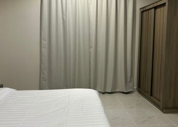 استديو بسرير ماستر وأثاث مريح 