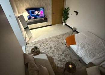 استديو أنيق بسرير ماستر وجلسة جانبية 