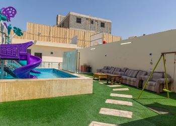 شاليه بالعاب مائية و مسطح اخضر