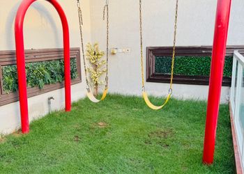 شاليه بصالة تطل على العاب اطفال