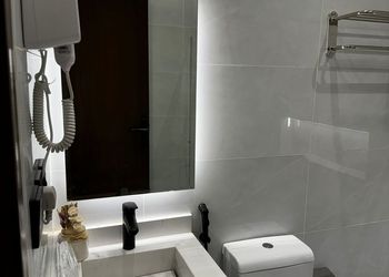 شقة بصالة انيقة ودخول ذاتي