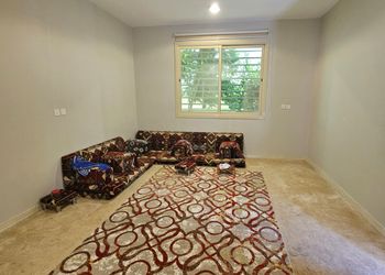 فيلا بمجالس واسعة وثلاث غرف نوم 