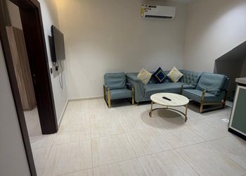 شقة بغرفتين نوم وصالة مريحة 