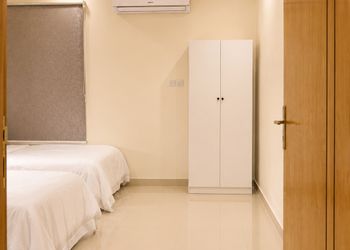 استديو بأثاث مريح وبسيط 