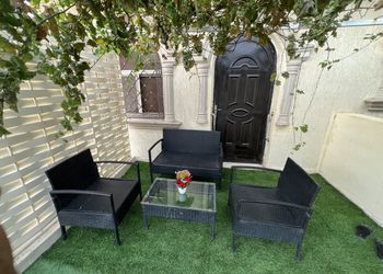شقة بصاله وثلاث غرف نوم ومجلس 