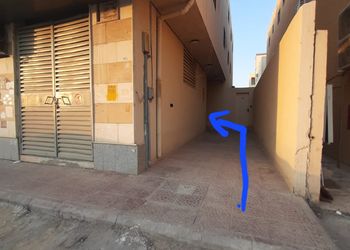 شقة بصالة مريحة وغرفة نوم 
