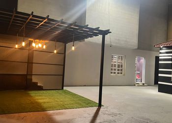 استراحة ببيت شعر وفناء خارجي