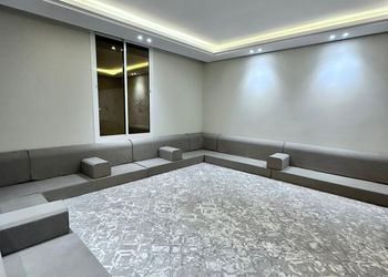 شاليه بألعاب مائية وصالة جلوس