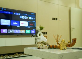 استديو بأثاث مريح وبسيط 