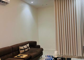 شقة راقية غرفة نوم ومجلس ومطبخ