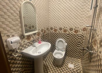 استديو بسرير ماستر وجلسة جانبية 