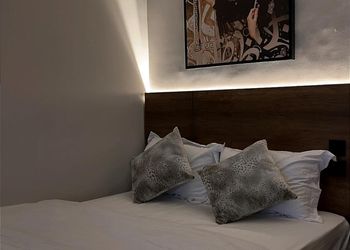 استديو بسرير ماستر وجلسة جانبية