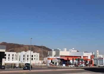 شقة بثلاث غرف نوم وصالة
