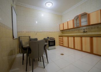 شقة بثلاث غرف نوم وصالة