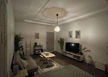 استديو بتصميم انيق ودخول ذاتي