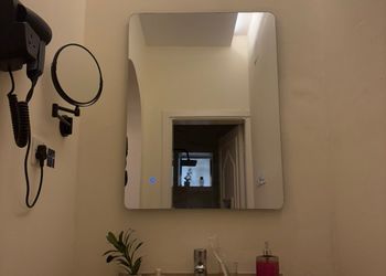 استديو بسرير ماستر وأثاث مريح 