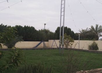 استراحة بمسطح اخضر وجلسه خارجيه