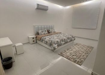 شقه بغرفتين وصالة ارضية بمدخل خاص