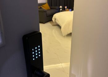 استديو أنيق بدخول ذاتي وانترنت 