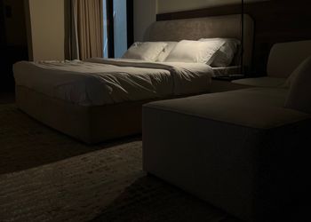استديو هادئ بسرير ماستر