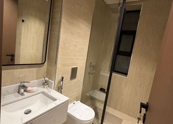 شقة بغرفة معيشة وغرفتين نوم 