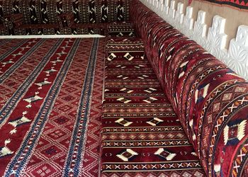 مزرعة بمسطح اخضر وجلسة خارجية