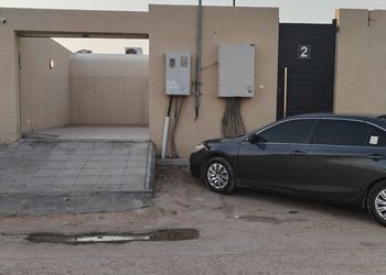 شاليه بمسبح خارجي وجلسة خارجية
