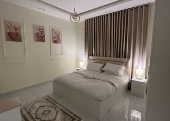 شقة بصالة وغرفة نوم وركن قهوة