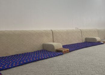 استراحة بمجلس وفناء خارجي 