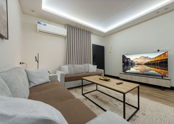 شقة بغرفة معيشة وغرفة نوم 