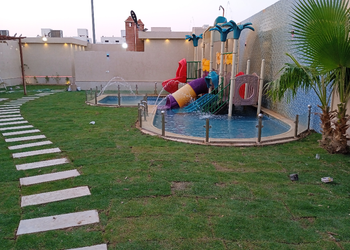 شاليه بألعاب مائية ومسطح اخضر