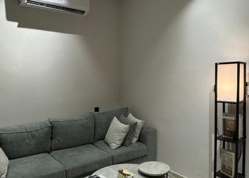 استديو بسرير ماستر وجلسة جانبية 