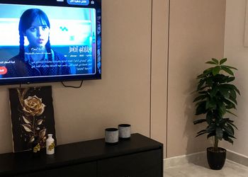استديو بأثاث مريح وبسيط